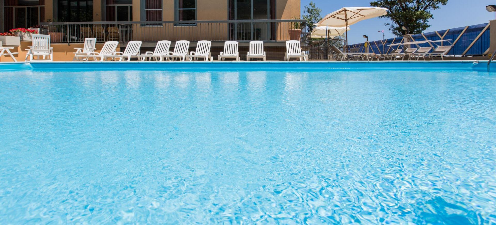 hotelatlasrimini en swimming-pool 015